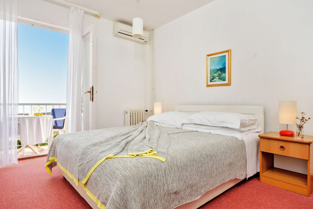 Double room with balcony and sea view